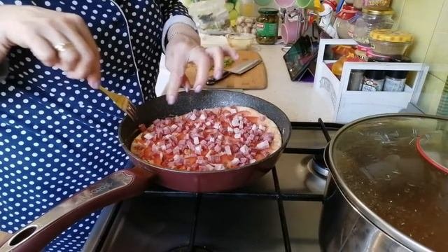 247. Пицца? без заморочек!☝️Ужин неправильный, но иногда можно!??#пицца#пиццарецепт#пиццанасковород