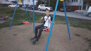 как качаться на качели. (Уроки для детей)
