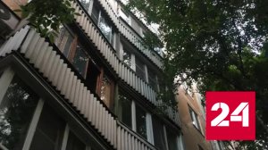 СК показал кадры с места падения ребенка с балкона седьмого этажа - Россия 24