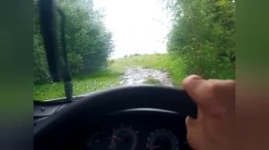 За огромными карасями в дождь!