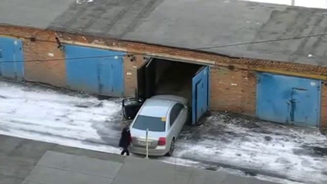 Как правильно загонять машину в гараж Пошаговая видео-инструкция с закадровыми комментариями. смотреть онлайн