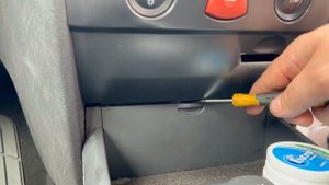 Renault Megane OBD2 Port Location-Renault Megane 2 (2006-2008)