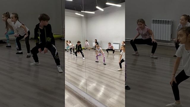 тренировка в субботу утром. Начало. Разминка.Все ещё сонные. смотреть онлайн