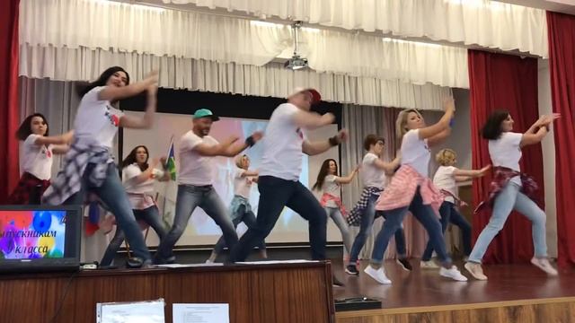 Родители удивили детей танцем.Танец родителей.Выпускной 2019