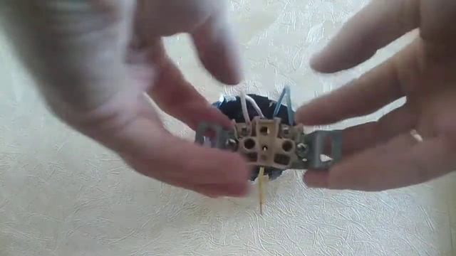 Как подключить розетку без заземления.