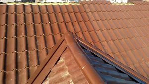 кроем крышу металочерепицей, ендова, эркер