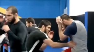 Islam Makhachev REACTS To NEW Alex Volkanovski TRAINING FOOTAGE!