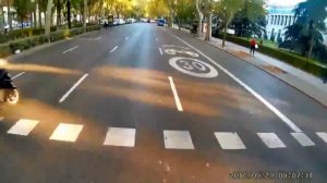 Madrid. Paseo del Prado en bici. 9am