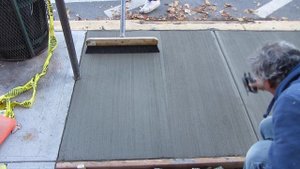 MVI 0765 Так делаются тротуары из бетона.