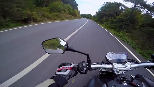 Honda CB1000R İncelemesi - Hem Güçlü Hem de Yakışıklı смотреть онлайн