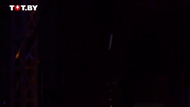 Более 200 залпов и BRUTTO  |  Под Минском прошел международный фестиваль фейерверков Навальніца