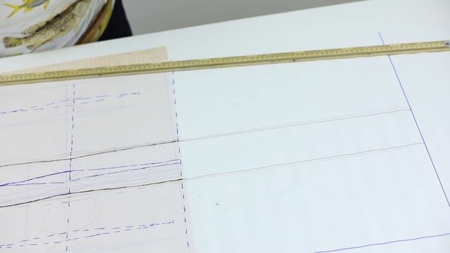 Моделируем платье-футляр своими руками Подкройной бочок и перевод нагрудной вытачки Часть 1