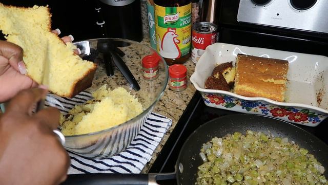 BEGINNER FRIENDLY Cornbread Dressing смотреть онлайн