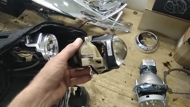 Тюнинг фар на Audi Q7 установка Bi Xenon Hella 3R и чернение фар