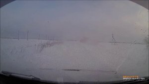 Один на ниве в открытом поле.