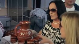 Ренато Усатый встречает в аэропорту Кишинева Софию Ротару!.mp4