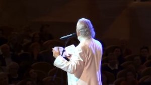 Илья Резник читает четверостишия