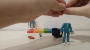 как слепить ИГРОКА 456 из пластилина