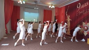 Танец "Мой бумажный самолетик"