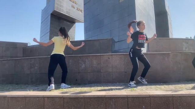 Ruxell & Enderhax- push it up смотреть онлайн