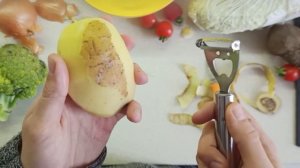 Как правильно чистить картошку? Оставляем САМОЕ ПОЛЕЗНОЕ!