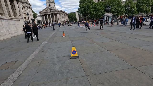 Visiting Buckingham Palace + Trafalgar Square + State Champs in London, England! 🇬🇧 смотреть онлайн