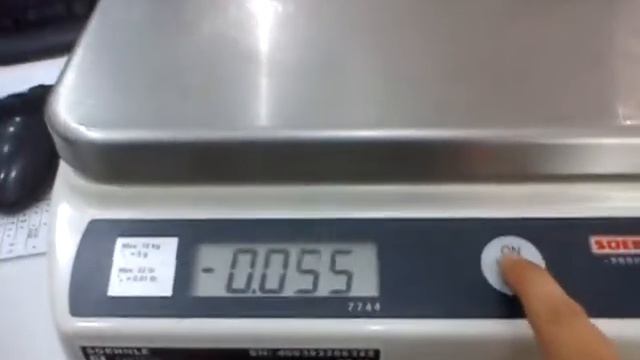 Soehnle - testing the weighing scale at any corners смотреть онлайн