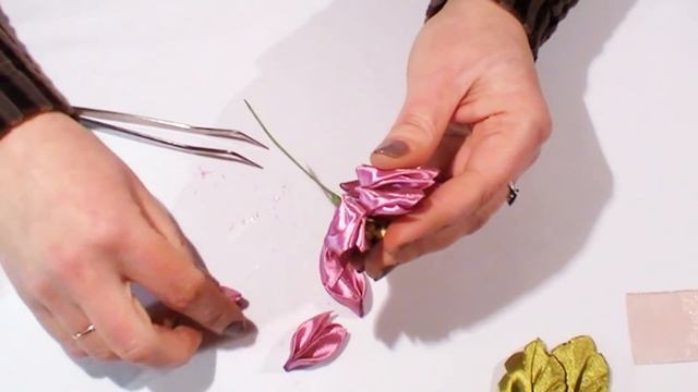 DIY kanzashi flower - Tutorial for Beginners - Kanzashi Ribbon Flower смотреть онлайн