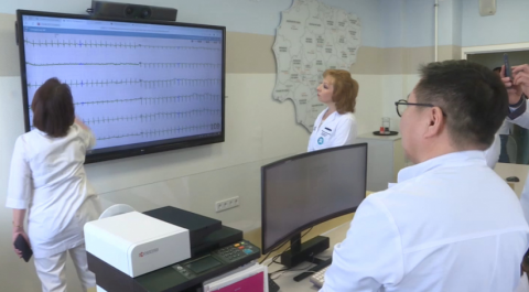 «Уникальный центр»: сопредседатель штаба Путина Лысенко посетила больницу в Якутске