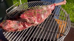 Баранья нога на гриле Big Green Egg