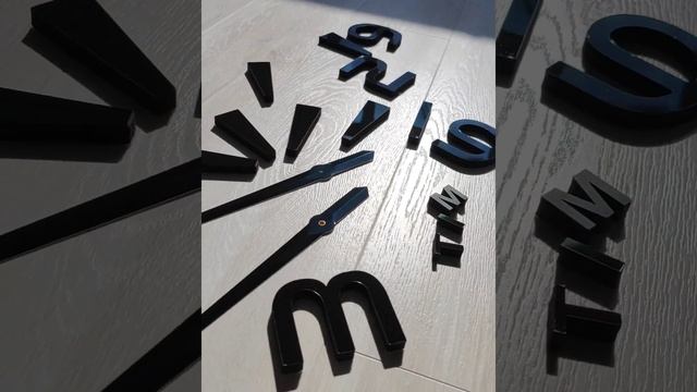 Большие настенные интерьерные часы Retime черного цвета с зеркальной поверхностью