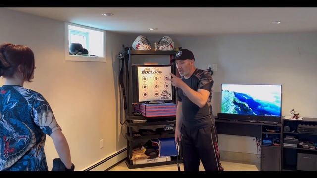 Nunchaku-practicing lateral strikes, circular defense. смотреть онлайн