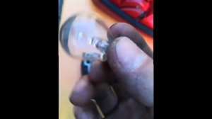 Audi A1 wymiana żarówki w tylnej lampie i jej demontaż.