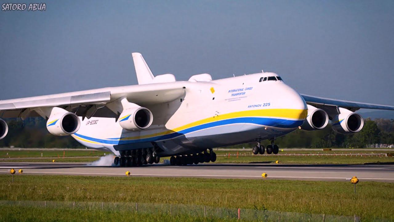 Огромный самолет. АН-225 Мрия. Самолет Мрия АН-225. Самый большой самолет в мире АН-225 Мрия. Антонов 225 Мрия.