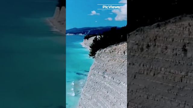 Геленджик сегодня. Дикий пляж Сосновка в Геленджике 2 мая 2024. Погода, море и пляж в Геленджике май