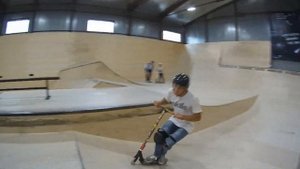 kick scooter tricks - Петя Бондарь в скейтпарке #ksspark 20180724