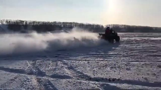 Малой дрифтит на Kawasaki Brute force 750 смотреть онлайн