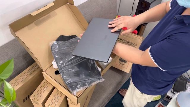 Mở hộp laptop MSI siêu sang chảnh - Laptop MSI ?????? ?? ????? ????? смотреть онлайн