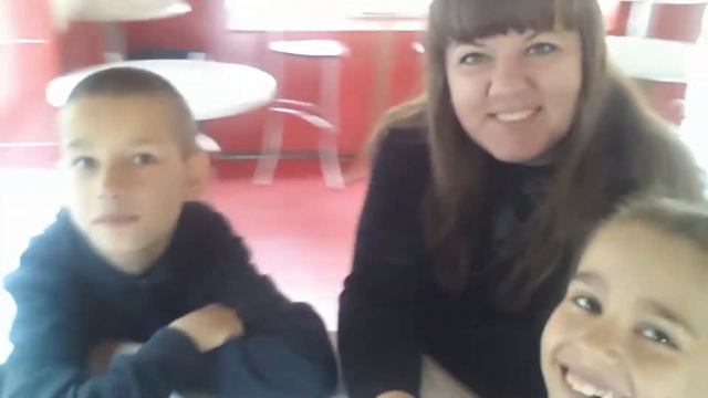 1.09.2017г. Альбина идет в 1 класс, Кристина и Никита в 3 класс. Кафе. Уроки. Дневник. смотреть онлайн