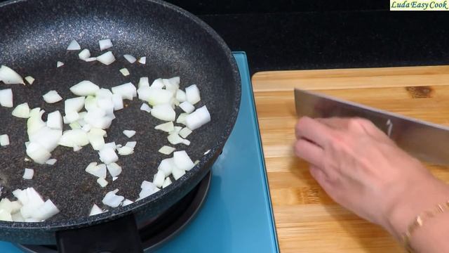 «ТЕЩИН ЯЗЫК» МЯСНАЯ ЗАКУСКА ЯЗЫК В СОУСЕ С ГРИБАМИ НОВОГОДНЕЕ МЕНЮ | BEEF TONGUE IN WHITE SAUCE смотреть онлайн