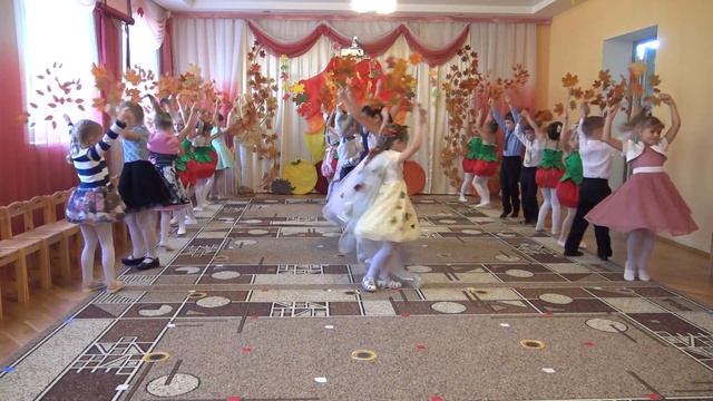 "Чудная пора - осень!" общий танец-вход на осеннем празднике в детском саду смотреть онлайн