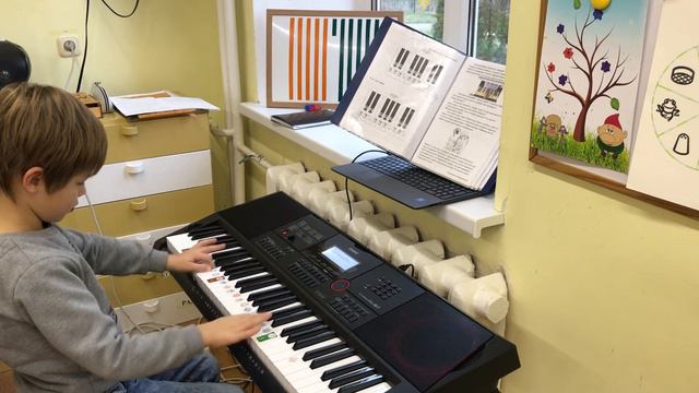 Soft Mozart. Расходящаяся хроматическая гамма от Ре