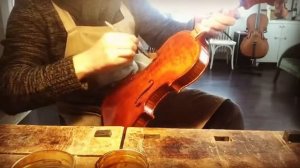 Master Dinçay Gülenç ~ Violin Varnishing