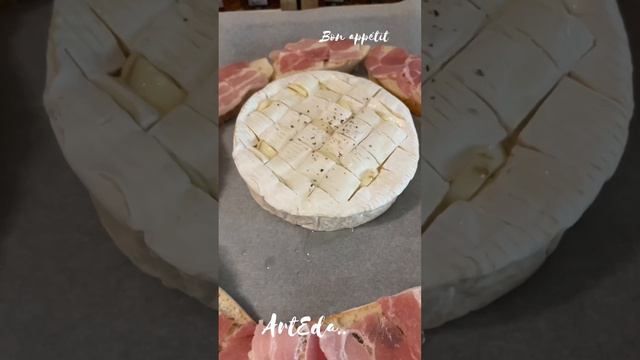 Новый рецепт,сыр камамбер с беконом/New recipe, Camembert cheese with bacon