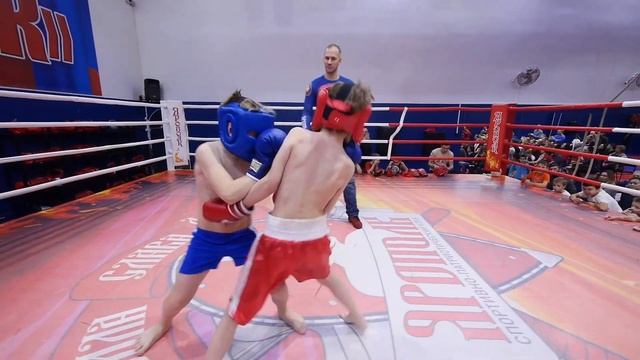 Внутренний турнир по боксу в СПK ''Ярополк'', дети 5-9 лет, 17.12.2017 г. смотреть онлайн