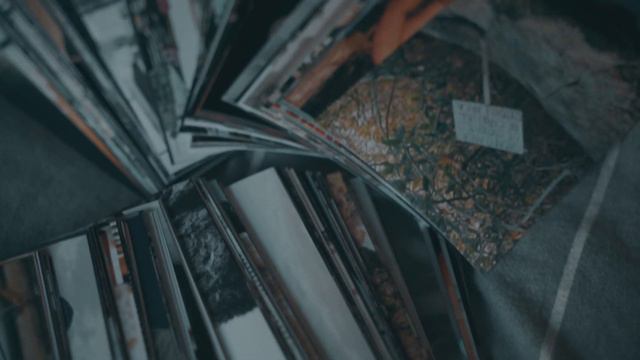 Is Your Room Lifeless? Creative PHOTO WALL Idea! смотреть онлайн