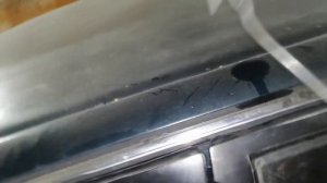 Как открыть дверь машины если ключи остались внутри?