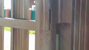 Как сделать распашные ворота во внутрь без ущерба прямой линии забора.