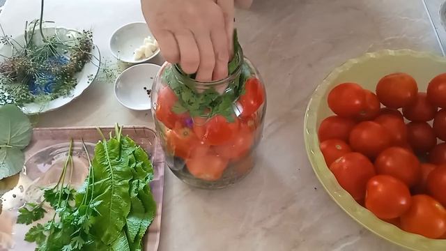 КВАШЕНІ ПОМІДОРИ на ЗИМУ/ЗБЕРІГАЮТЬСЯ до ВЕСНИ і НЕ ПЕРЕКИСАЮТЬ/ПЕРЕВІРЕНИЙ РЕЦЕПТ РОКАМИ/