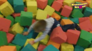 Детский развлекательный парк с бассейном с шариками и батутами с горками Kid`s entertainment park